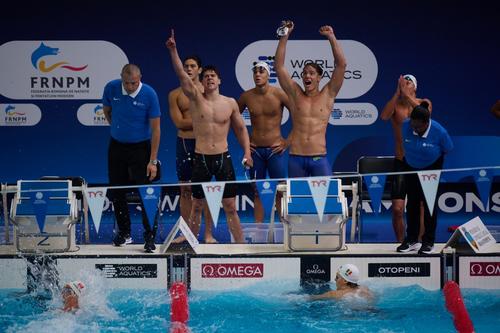 Darisu Coman, Tudor Iordache și Robert Badea bucuroși că Eric Andrieș  atins peretele al patrulea FOTO FRNPM