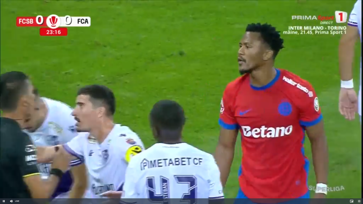 Siyabonga Ngezana l-a lovit cu tibia în cap pe Mario Tudose