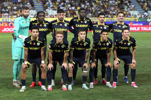 Petrolul Ploiești, fotografie de echipă, înaintea meciului orgoliilor cu Rapid (0-2)