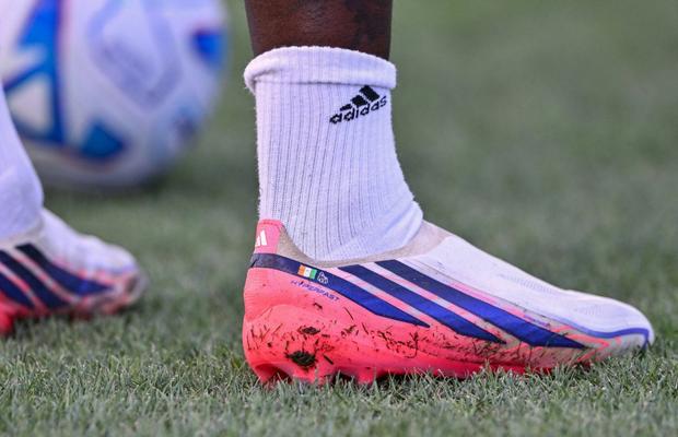 Pierdere pentru echipa lui Radu Drăgușin! » Como s-a înțeles cu jucătorul. Fiorentina primește 45 de milioane