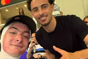 Inter l-a invitat la meciul cu Monza pe tânărul său fan supraviețuitor al incendiului din Crans Montana » Fotbalistul U17 s-a pozat în lojă cu Mkitaryan și Curtis Jones