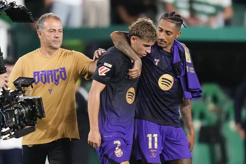 Hansi Flick și doi dintre eroii Barcelonei la Elche: Fermin Lopez și Raphinha / Foto: Imago