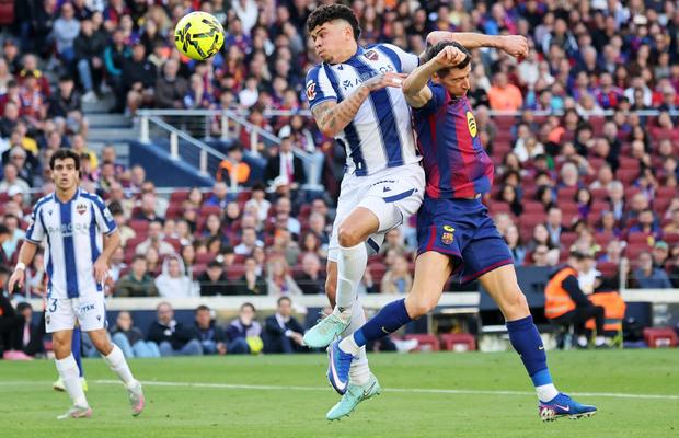 Dan Șucu mai vinde un jucător de la Genoa » Fundașul central s-a transferat la un club de Champions League