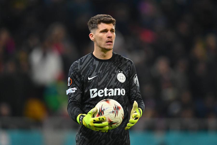 Ștefan Târnovanu // foto: imago images „Dacă îți dai seama că aici nu mai poți reveni, pleacă!” » Bogdan Stelea, sfat pentru fotbalistul de la FCSB
