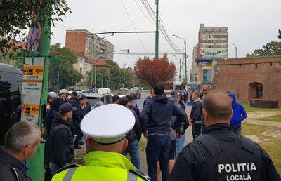UTA - DINAMO // VIDEO + FOTO Incidente șocante! Fanii lui Dinamo și cei ai lui Poli, ciocniri violente în centrul Timișoarei: „Erau într-o stare de turbare, mi-au vandalizat mașina”