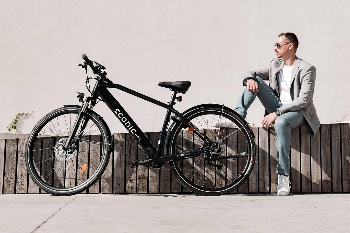Bicicletele electrice nu sunt viitorul. Ele sunt prezentul! Tot ce trebuie să știi despre cea mai eficientă soluție pentru evitarea traficului