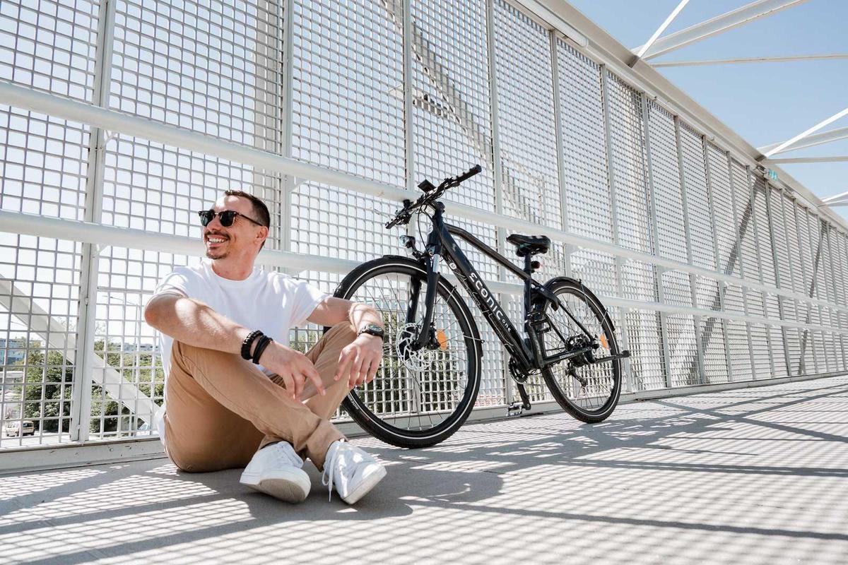 Bicicletele electrice nu sunt viitorul. Ele sunt prezentul! Tot ce trebuie să știi despre cea mai eficientă soluție pentru evitarea traficului