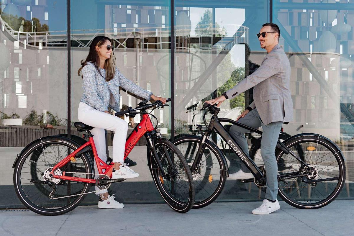 Bicicletele electrice nu sunt viitorul. Ele sunt prezentul! Tot ce trebuie să știi despre cea mai eficientă soluție pentru evitarea traficului