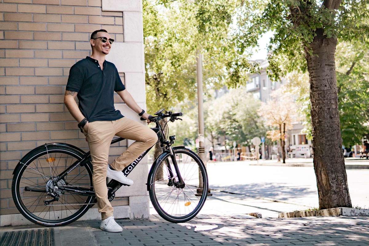 Bicicletele electrice nu sunt viitorul. Ele sunt prezentul! Tot ce trebuie să știi despre cea mai eficientă soluție pentru evitarea traficului