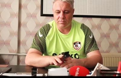 VIDEO EXCLUSIV Marius Șumudică și-a măsurat nivelul saturației de oxigen în timpul interviului acordat Gazetei: „Mi-am luat aparat, îl bag pe degețel”