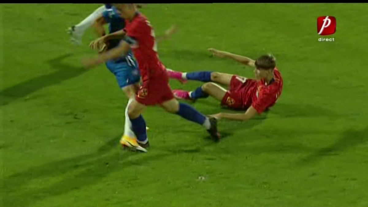 Penalty evident neacordat pentru FCSB în meciul cu Slovan Liberec! Arbitrul nu a văzut un fault clar