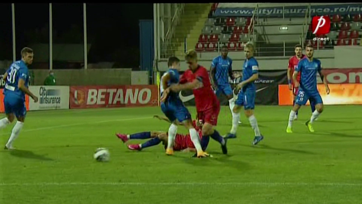 Penalty evident neacordat pentru FCSB în meciul cu Slovan Liberec! Arbitrul nu a văzut un fault clar