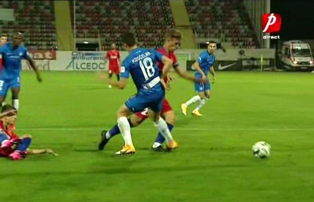 Penalty evident neacordat pentru FCSB în meciul cu Slovan Liberec! Arbitrul nu a văzut un fault clar