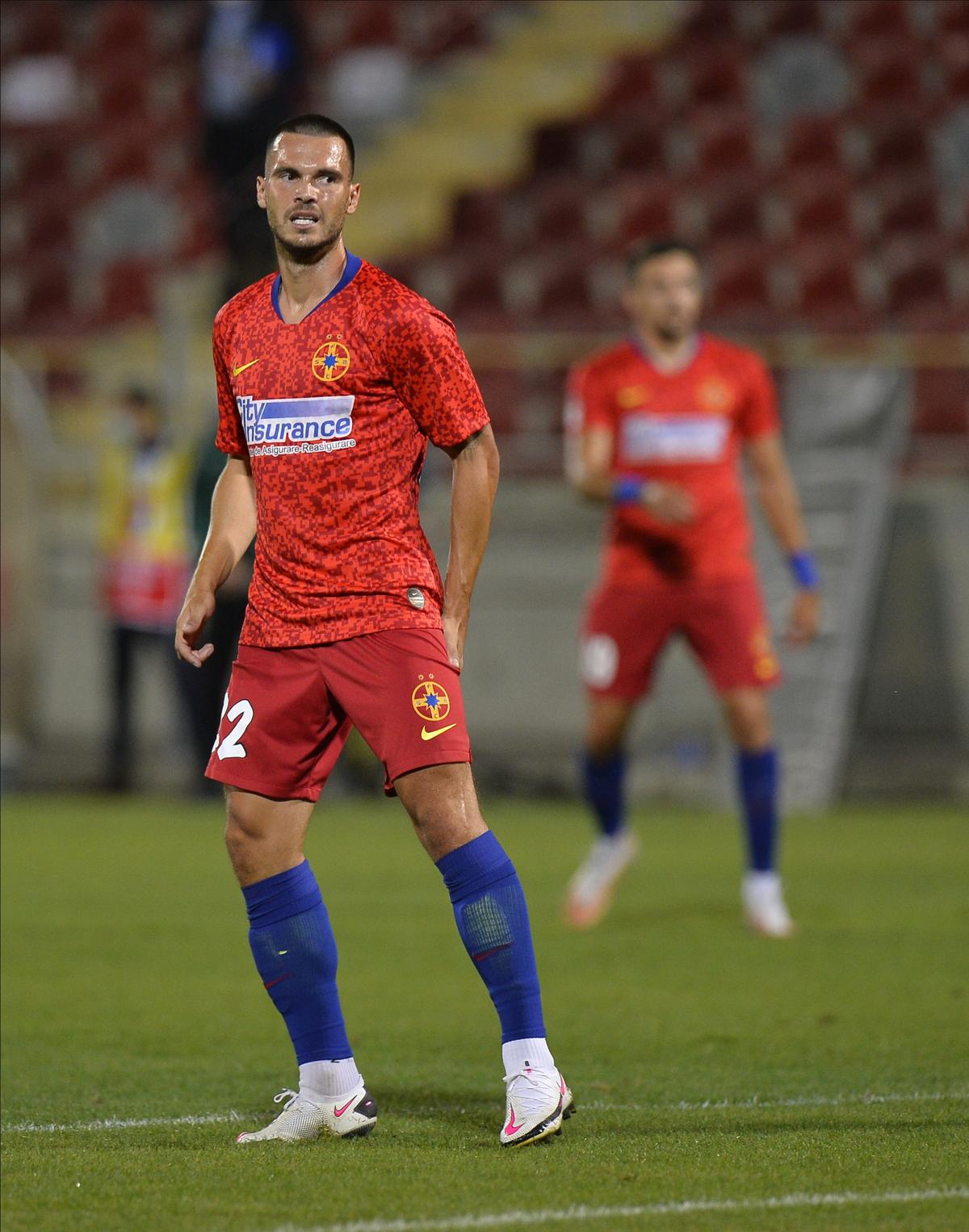 Împins de Gigi Becali pe ușa din dos, un fotbalist de la FCSB e ademenit în străinătate cu un salariu consistent