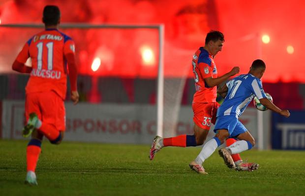 Cu cine s-a chinuit FCSB » Comparație neverosimilă: tot clubul câștigă cât Oaidă!