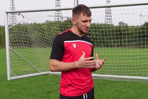 Deian Sorescu (24 de ani), „extrema” lui Dinamo, a oferit o declarație confuză când a fost pus să răspundă la celebra întrebare: „Messi sau Ronaldo?”.
