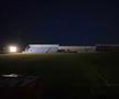 Conform reporterilor GSP aflați la stadion, nocturna stadionului „Anghel Iordănescu” a cedat parțial chiar înainte de startul partidei / FOTO: Vlad Nedelea