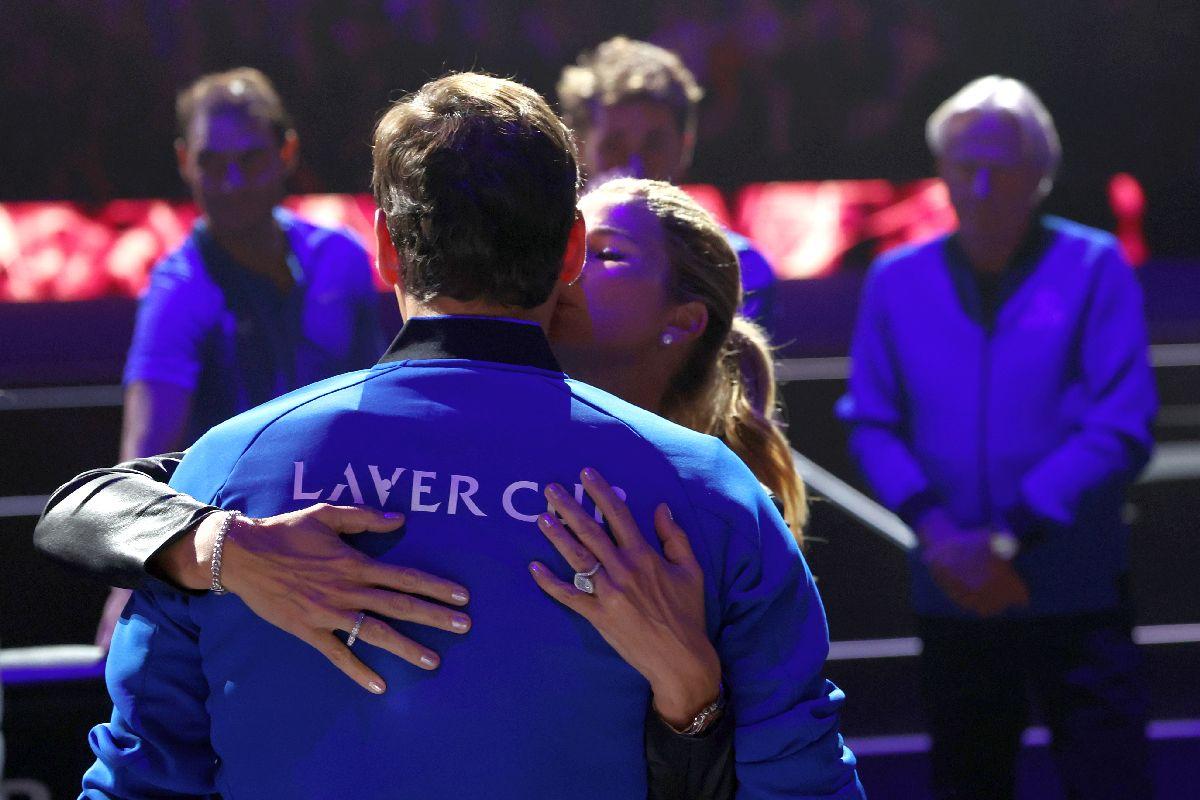 Roger Federer și Rafael Nadal au plâns cot la cot după ultimul meci din cariera elvețianului