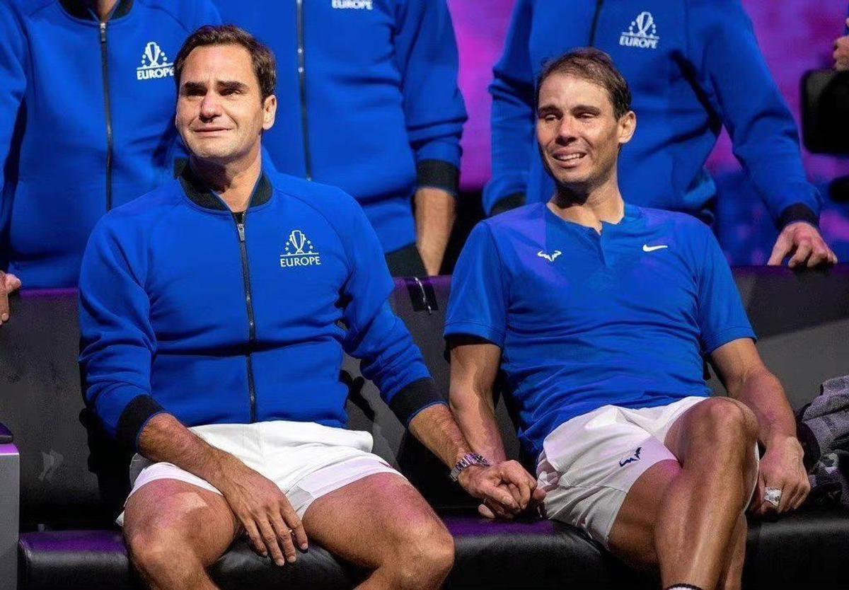 Roger Federer și Rafael Nadal au plâns cot la cot după ultimul meci din cariera elvețianului
