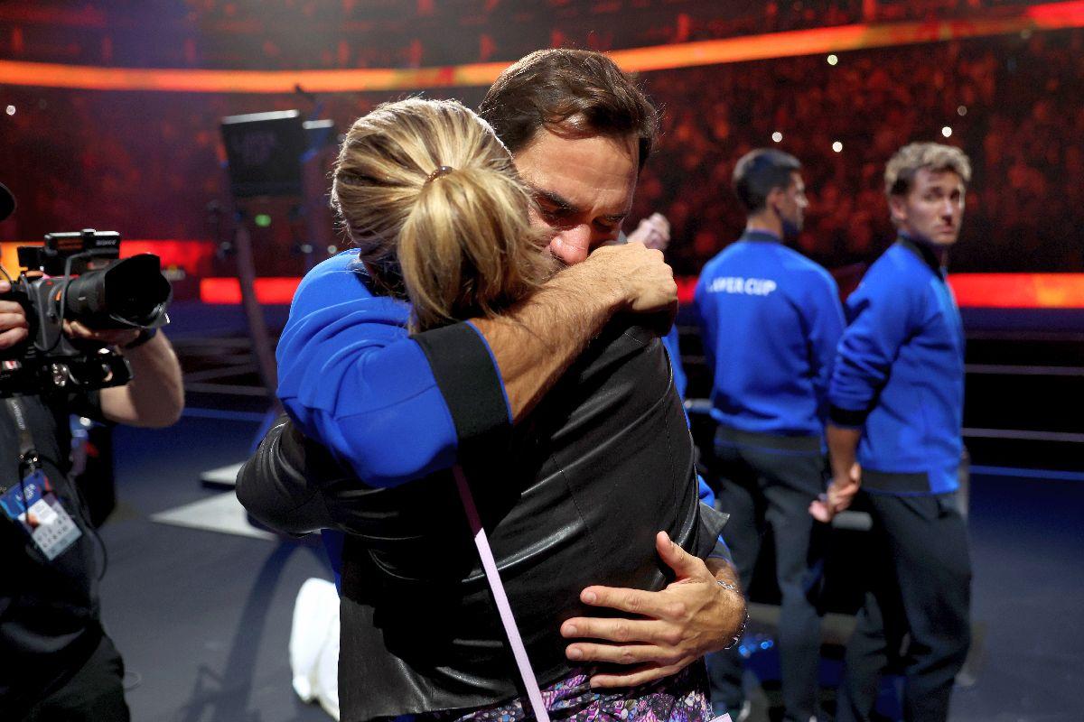 Roger Federer și Rafael Nadal au plâns cot la cot după ultimul meci din cariera elvețianului