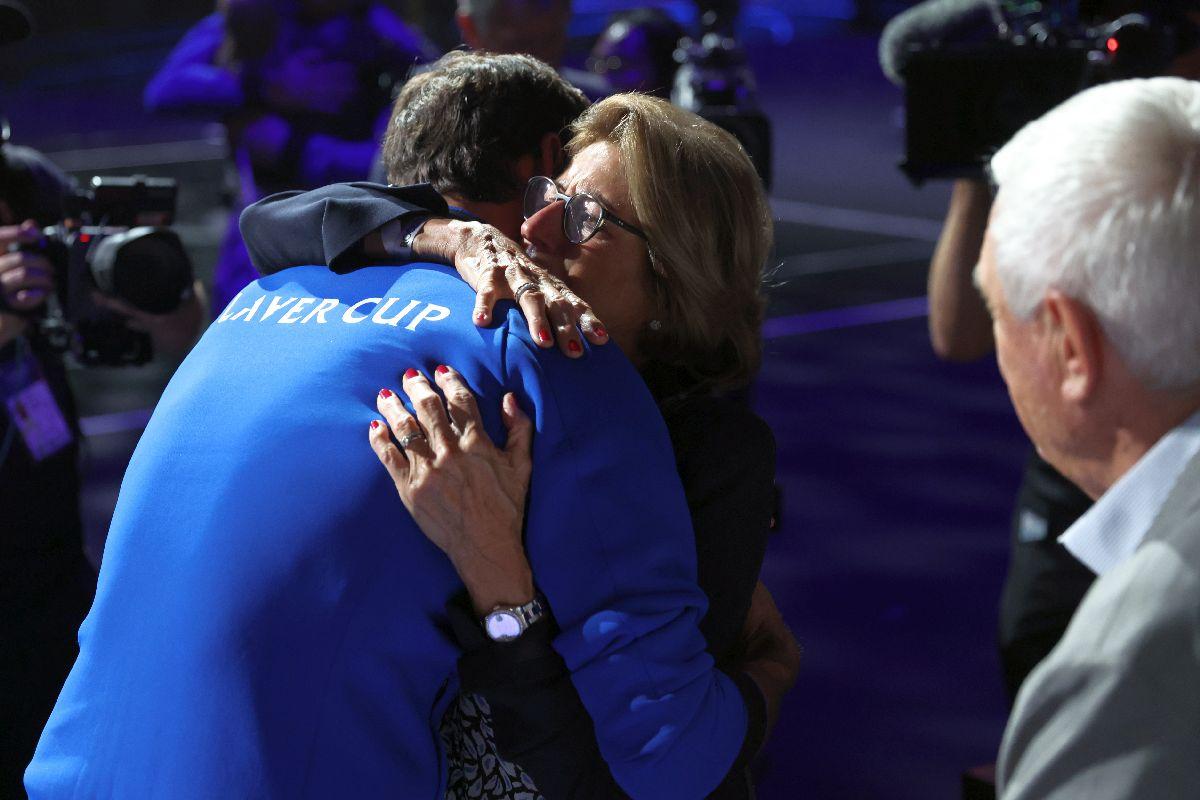 Roger Federer și Rafael Nadal au plâns cot la cot după ultimul meci din cariera elvețianului