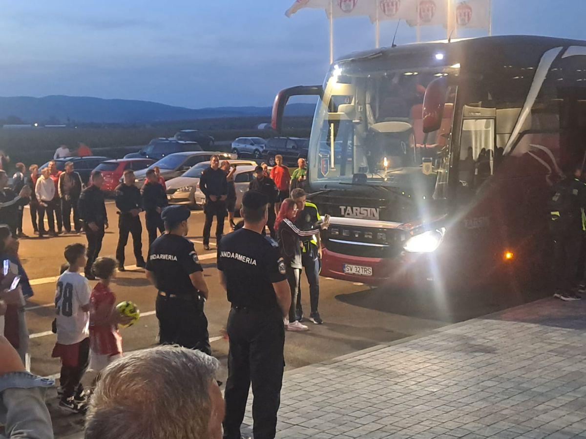 7 detalii remarcate de reporterul GSP la Sepsi - FCSB » Cum a fost tratat singurul moment tensionat din tribune + cu cine s-a întreținut MM
