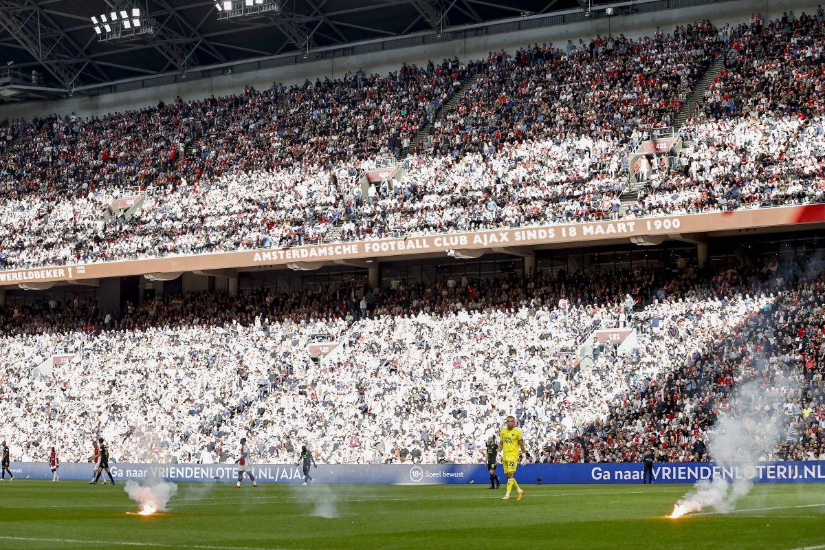 Derby-ul Ajax - Feyenoord, oprit de ultrași în minutul 55! » Incidentele au escaladat: haos la porțile stadionului