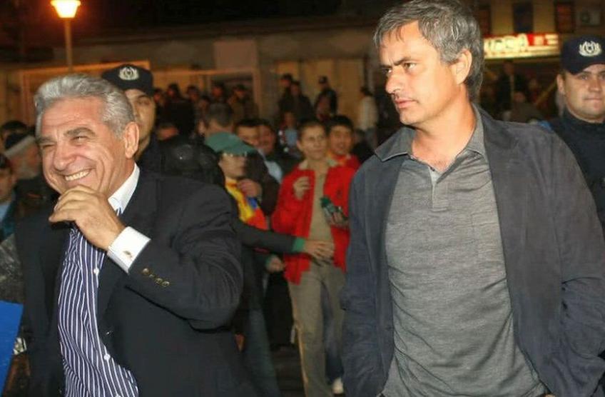 Ioan Becali a vorbit despre relația specială pe care o are cu Jose Mourinho. Impresarul spune că antrenorul celor de la AS Roma urmărește mai mulți fotbaliști români.