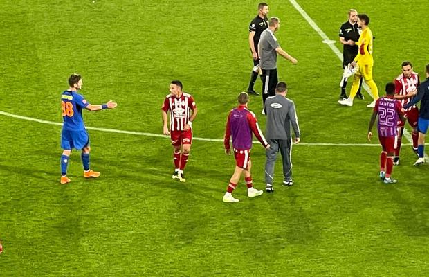 Conflictul de pe gazon ratat de camerele TV la Sepsi - FCSB, în secvențele finale