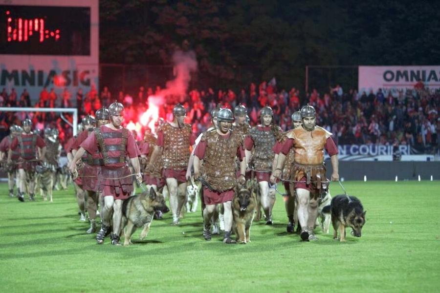 Imagini de la sărbătoarea ultimului titlu câștigat de Dinamo / Foto: Arhiva Gazetei Sporturilor Unul dintre protagoniștii ultimului titlu al lui Dinamo este căsătorit cu o româncă, are o afacere în Dubai și îi este veșnic recunoscător lui Mircea Rednic: „Fotbalul mi-a schimbat viața”
