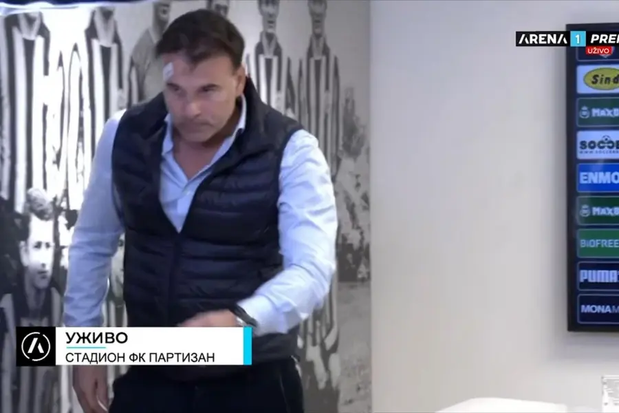 Aleksandar Stanojević/ Foto: Sportal.rs Scene ireale la derby-ul Serbiei! Antrenorul lui Partizan a fost rănit de ultrași, după umilința cu Steaua Roșie » A venit la conferință bandajat, a plâns și și-a dat demisia: „Cui m-am vândut eu?!”