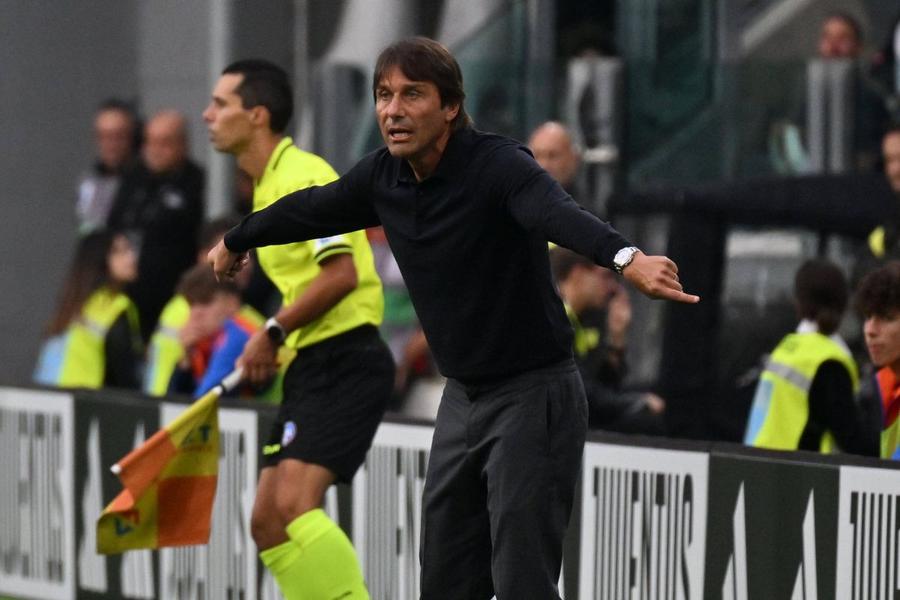Antonio Conte pare să fi găsit deja echilibrul lui Napoli în 4-3-3-ul folosit în derbyul cu Juventus / Foto: Imago Antonio, fa caldo, și neContenitul Napoli!