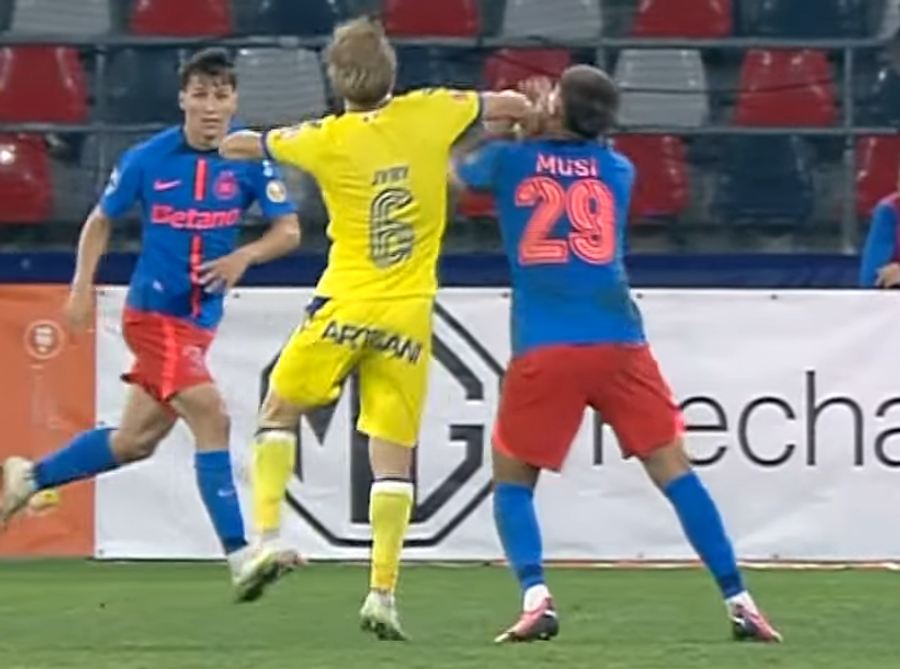 Faza la care Jyry îl lovește cu cotul în figură pe Musi în FCSB - Petrolul Verdictul lui Marius Avram la fazele controversate din FCSB - Petrolul