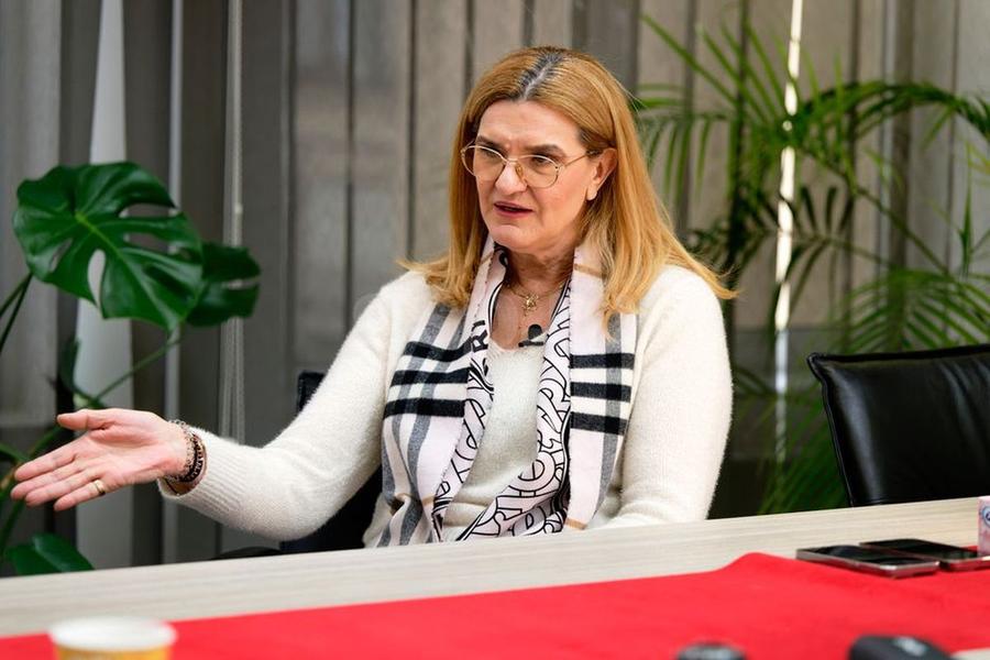 Elisabeta Lipă i-a chemat pe foștii campioni la ANS pentru a discuta pe tema rentelor înghețate Andreea Răducan, intervenție explozivă în scandalul rentelor înghețate: „E lipsă de respect! Nu vrem să batem la uși închise!” » Exemple ferme din vecini: ”Uitați-vă cum e și acolo!”
