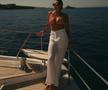 Aryna Sabalenka a pozat pentru Time, pe tocuri și în costum de baie, pe un teren de baschet