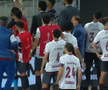 Scene înfiorătoare: bătaie generală în stadion! Suporteri căzuți, sufocați de gazele lacrimogene