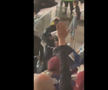 Scene înfiorătoare: bătaie generală în stadion! Suporteri căzuți, sufocați de gazele lacrimogene