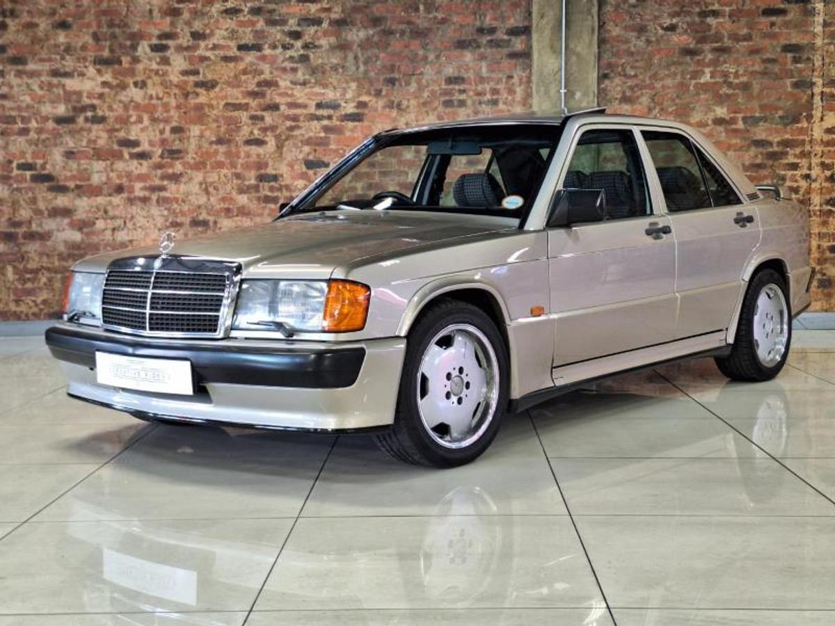 Un legendar Mercedes 190 al lui Ayrton Senna, scos la licitație