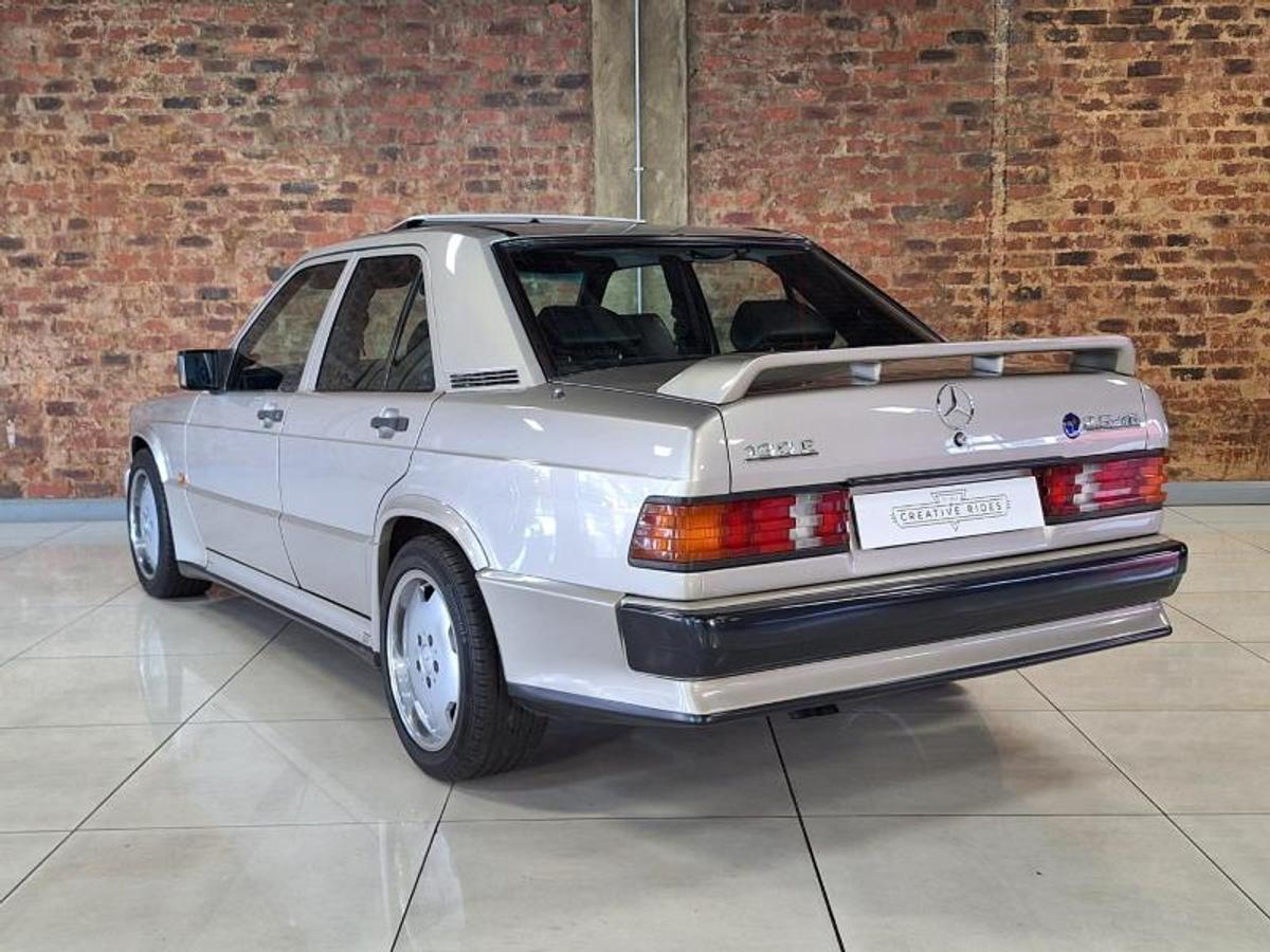 Un legendar Mercedes 190 al lui Ayrton Senna, scos la licitație