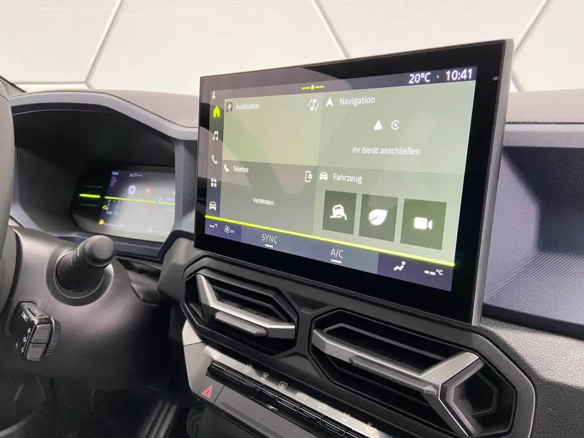 Nemții au reinventat modelul Dacia » Schimbări impresionante: cum arată acum mașina tunată