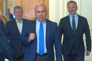 Atac dezlănțuit: „Fratele meu, cum să stai în spatele premierului și să-i ceri demisia lui Charalambous?!”