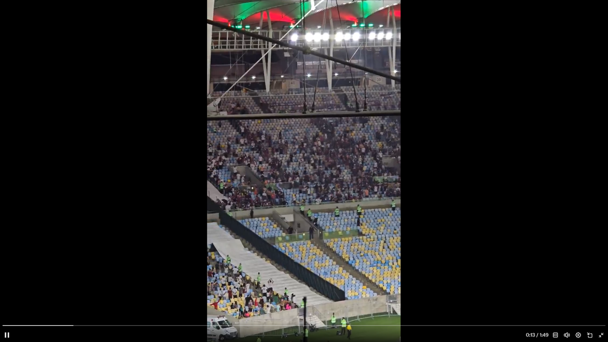 Scene înfiorătoare: bătaie generală în stadion! Suporteri căzuți, sufocați de gazele lacrimogene