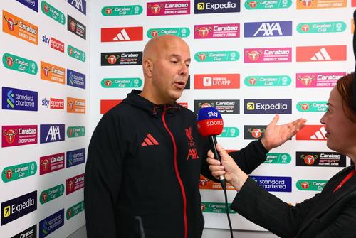Arne Slot i-a dat o lecție lui Hugo Ekitike după ce atacantul lui Liverpool a fost eliminat în finalul partidei cu Southampton (2-1) / Foto: Imago