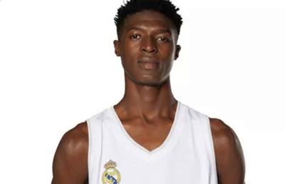 Real Madrid a prezentat un copil-minune de 11 ani, dar înfățișarea lui stârnește controverse: „Are 11 ani… de când a plecat din Mali!”