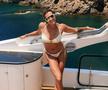 Aryna Sabalenka a pozat pentru Time, pe tocuri și în costum de baie, pe un teren de baschet