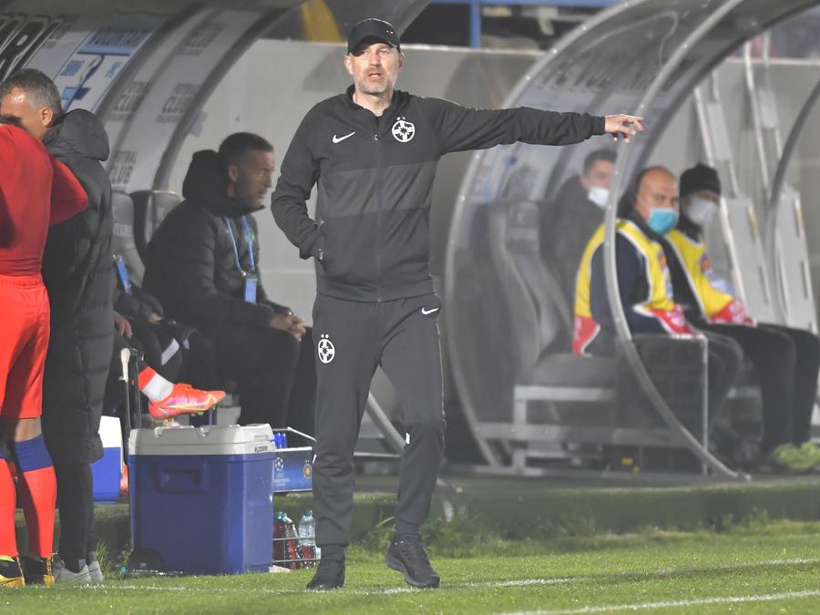Edi Iordănescu în perioada când a antrenat la FCSB // foto: Imago Gigi Becali l-a abordat înaintea lui Reghecampf, antrenorul răspunde acum: „Să vin la FCSB să fac 9 victorii din 9? Eu am drumul meu”