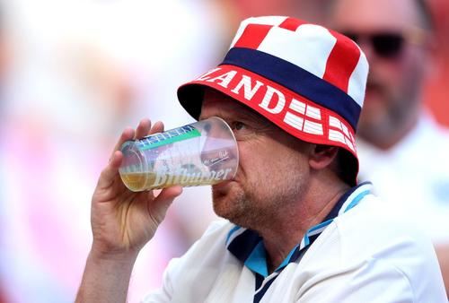 Suporterii au în premierul Andy Burnham un partizan al acceptării consumului de alcool pe stadioanele unde se joacă fotbal / Foto: GettyImages