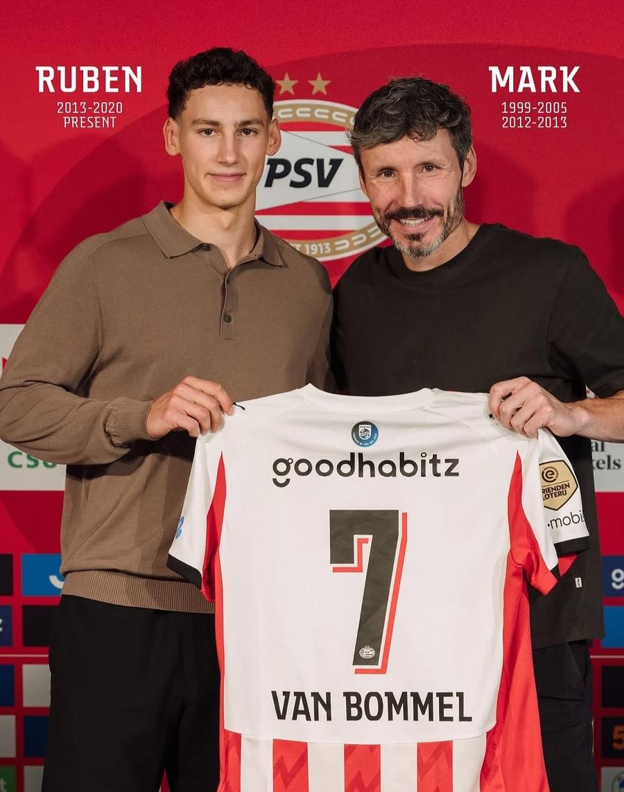 Ruben, alături de tatăl său, Mark, atunci când a semnat cu PSV Cum a scris istorie Ruben van Bommel. Assist minunat al colegului lui Dennis Man + Amintiri din Marienplatz 2010
