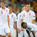 Andy Carroll (numărul 9), alături de Glen Johnson (2), John Terry (6) și Ashley Cole (3)/ Foto: Imago