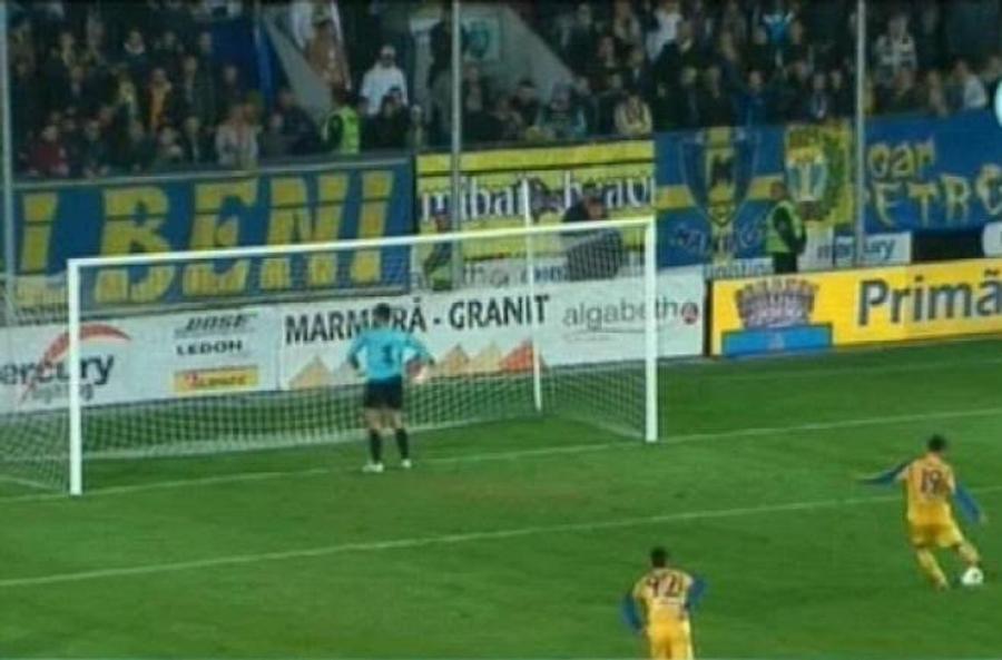 Scenă rară! Portarul a stat cu spatele la penalty în minutul 90+24. Ce a urmat